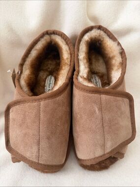 NWT Hammacher Schlemmer Slippers